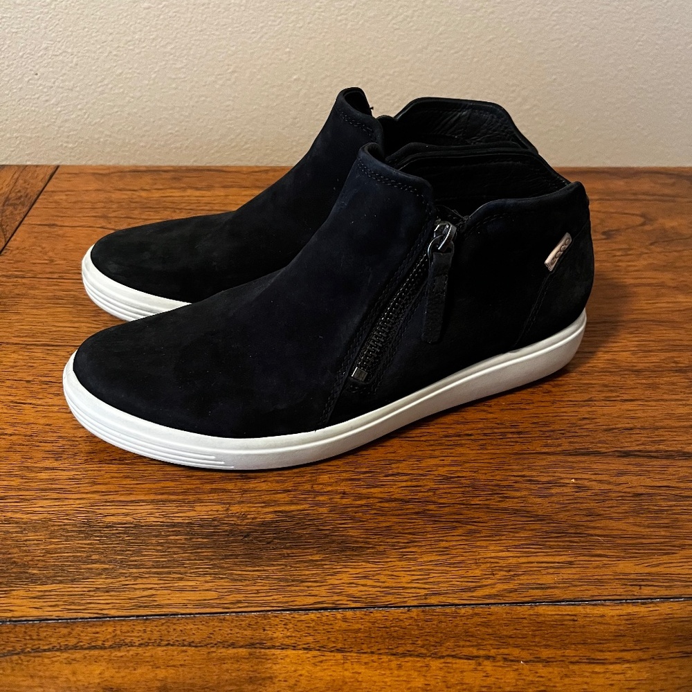 ECCO Soft 7- Low Cut Bootie- Size 7